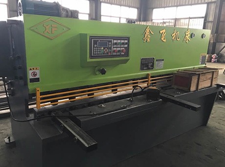 QC12Y-6X2500普通液壓擺式剪板機